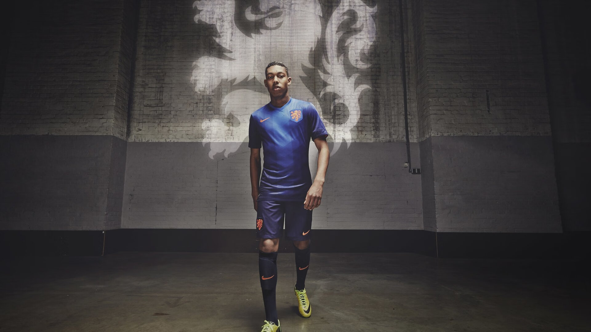 巴雷特：全黑队的进攻引擎，凭借精准传球和快速反击带领球队破敌