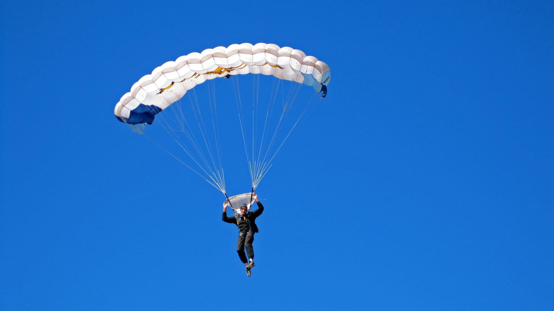 Jiuyou-_亲子同场：家庭成员参与网球运动的趣味故事_，关于网球的小故事